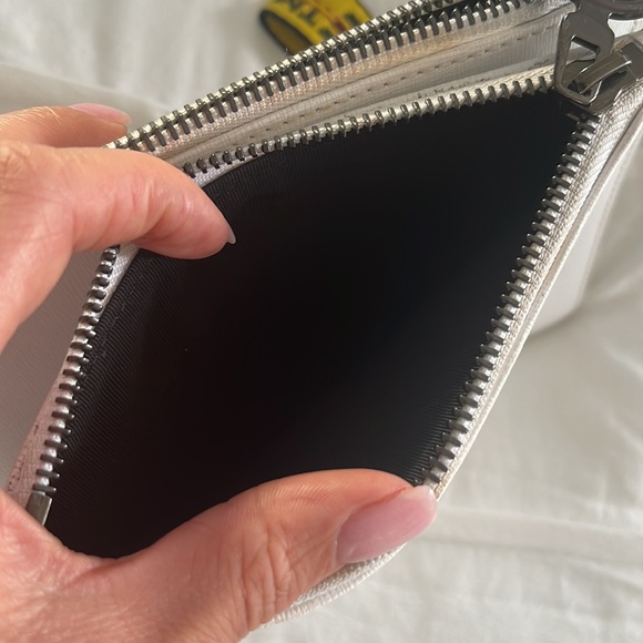 Authentic Off-White Pouch - Picture 5 of 5